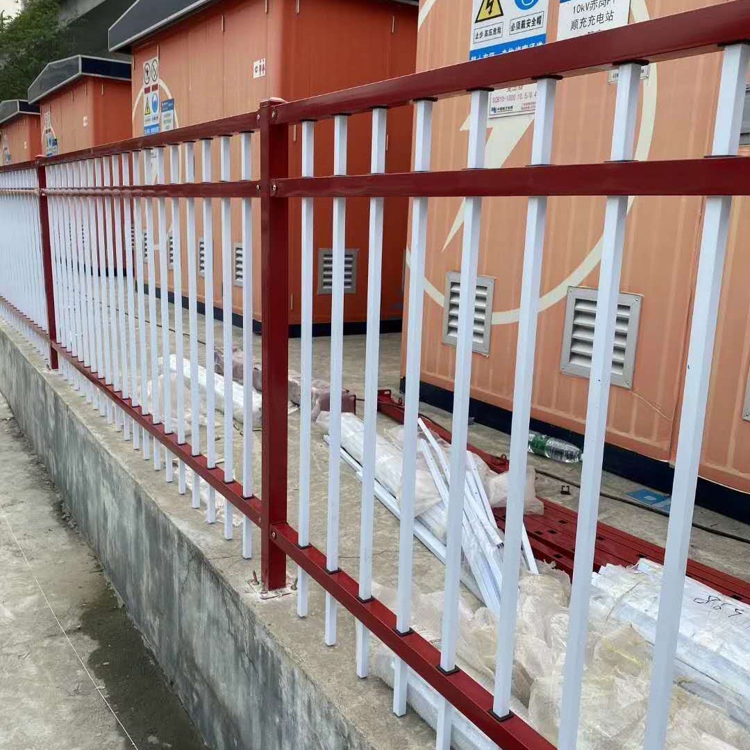 德邦护栏  供应现货  支持定制   锌钢护栏   道路护栏    道路广告板