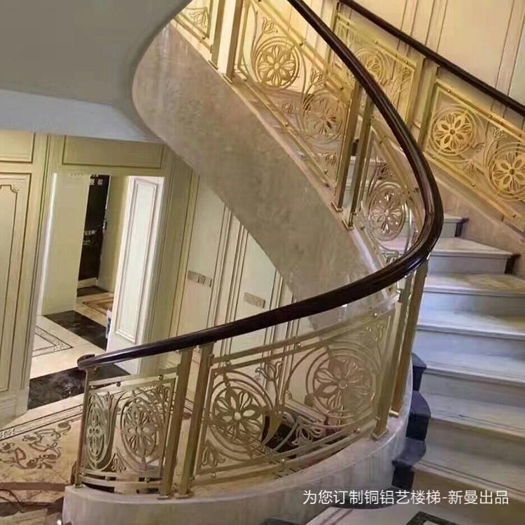 宜昌别墅楼梯扶手绕不开花格款式的楼梯