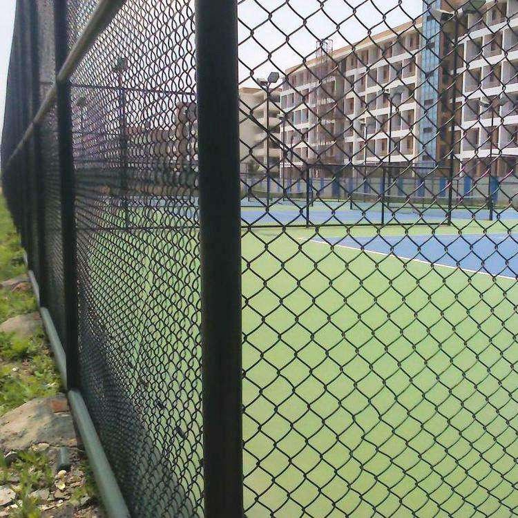 勾花篮球场围网安装效果   迅鹰网球场隔离网指导安装   吕梁排球场护栏网施工