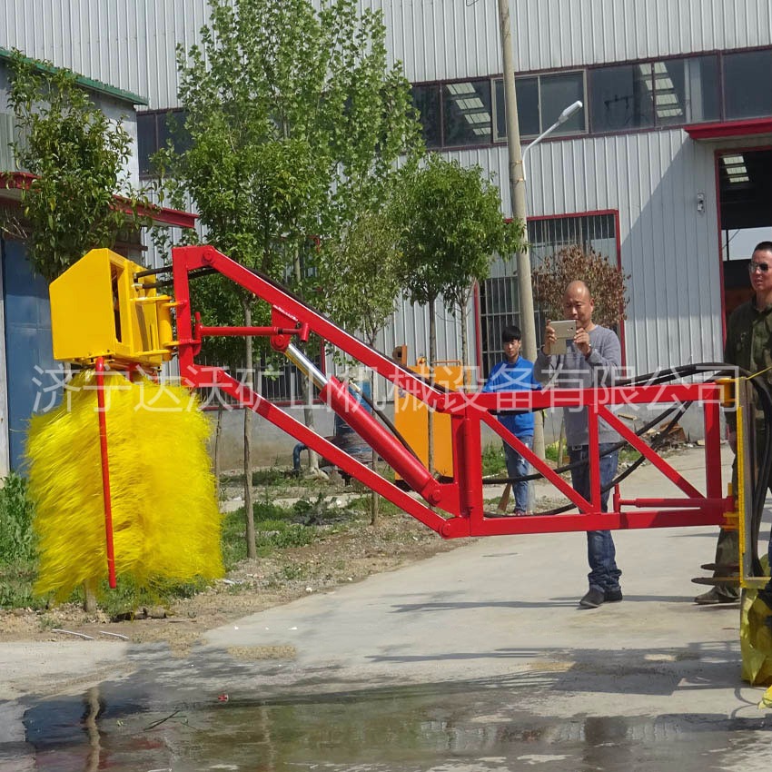 济宁达沃厂家直销生产 车载式公路护栏清理机用伸缩臂，城市护栏专用清理车