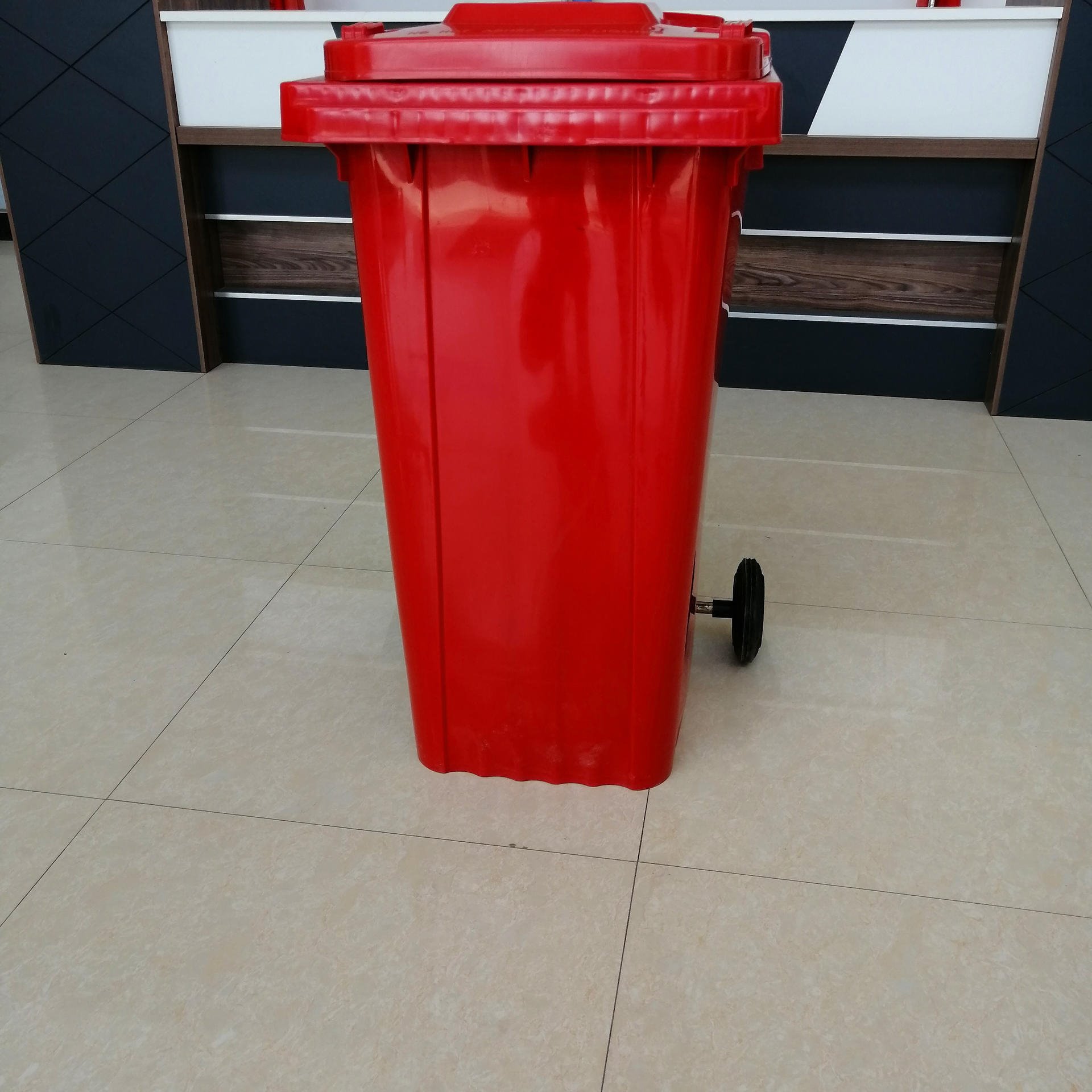 湖北武汉塑料垃圾桶厂家生产销售240L环卫塑料垃圾桶挂车垃圾桶