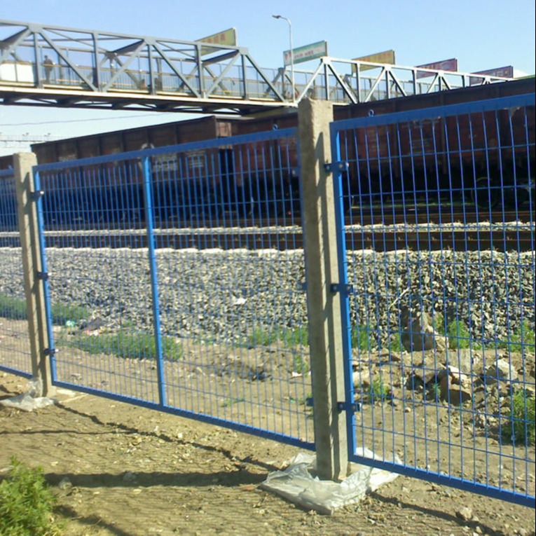 销售浸塑铁路护栏网博安厂家 铁路护栏网价格 铁路护栏网用途