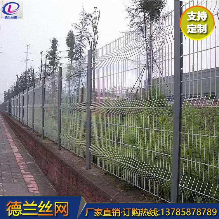 庭院围栏网 桃型柱护栏网 德兰丝网 园林隔离网 生产厂家