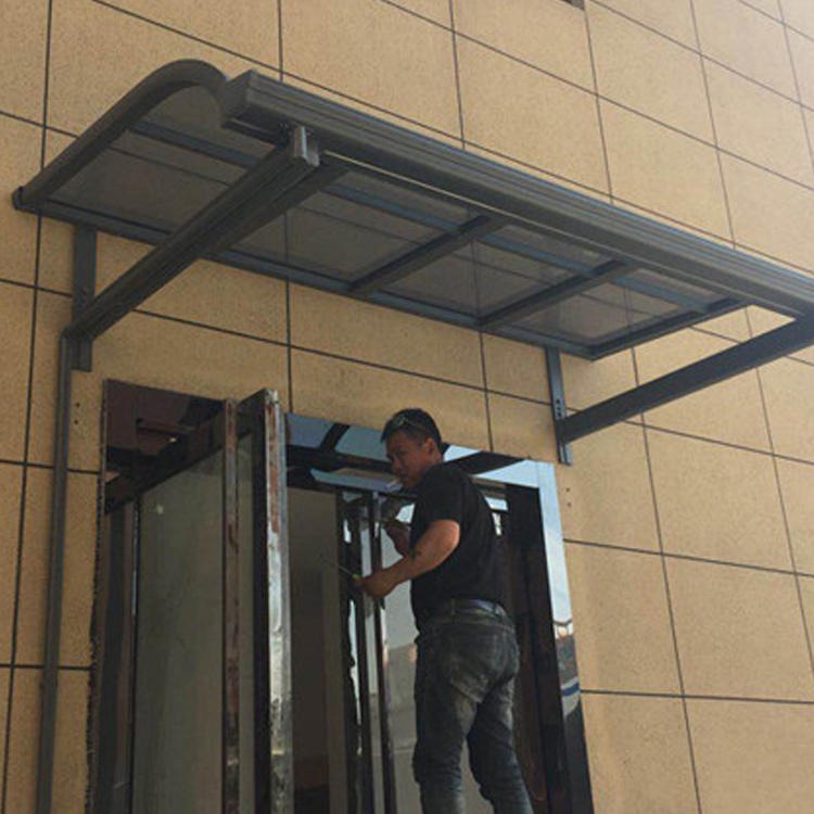 新款铝合金窗户雨棚 铝合金遮阳雨棚 铝合金材质 透明PC耐力板雨棚 无声铝合金雨棚 可装晾衣架图片