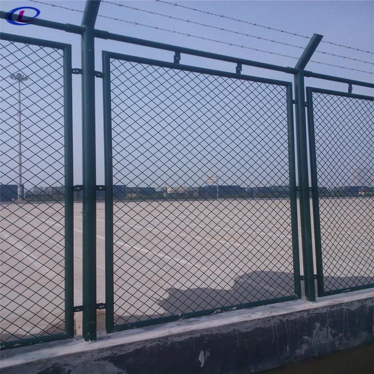 德兰优质供应 钢板网护栏网 水库港口隔离网 菱形护栏网