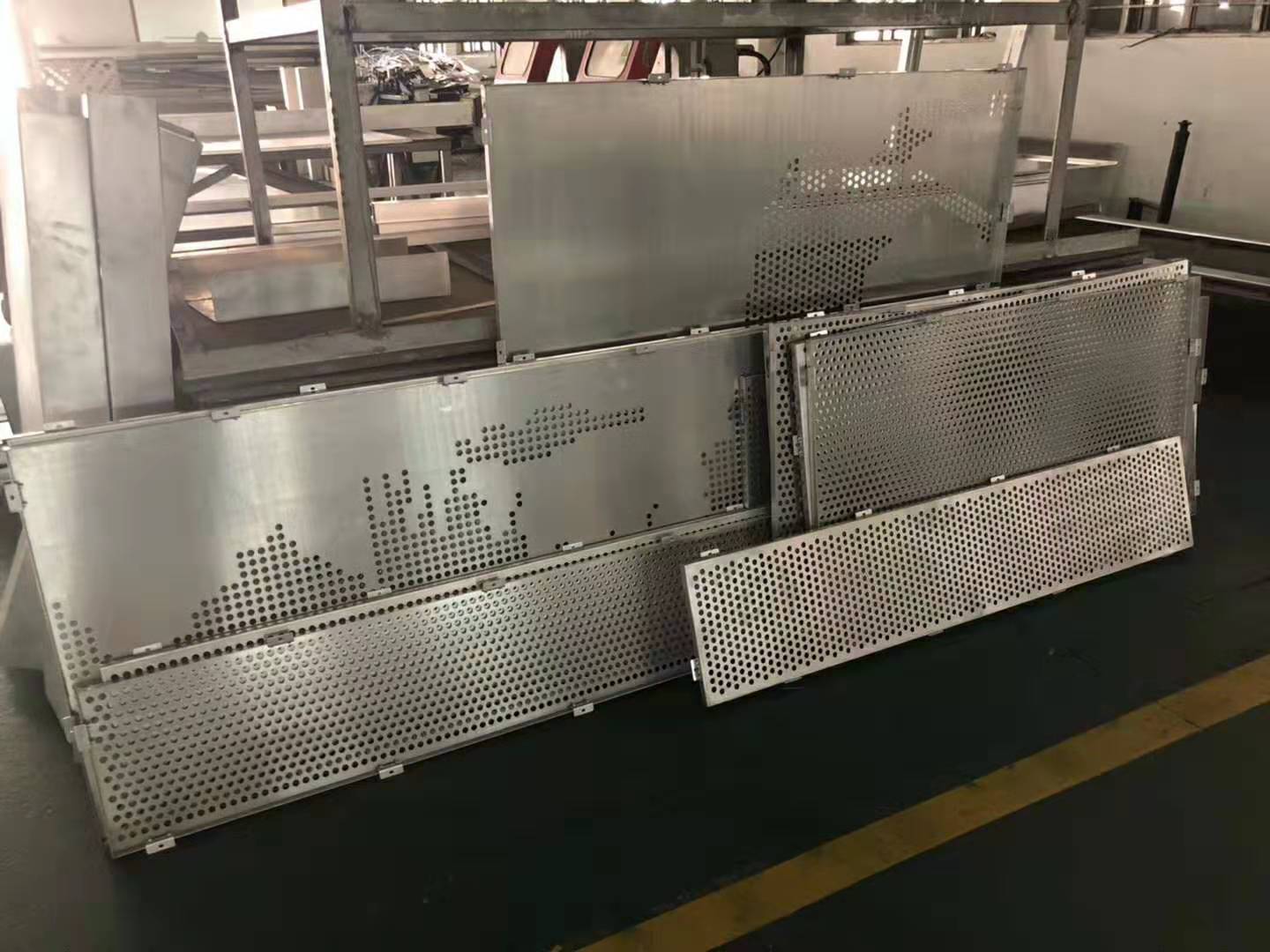 喜荟城门头不规则冲孔铝单板   街道改造艺术镂空透光冲孔铝单板定制厂家示例图5